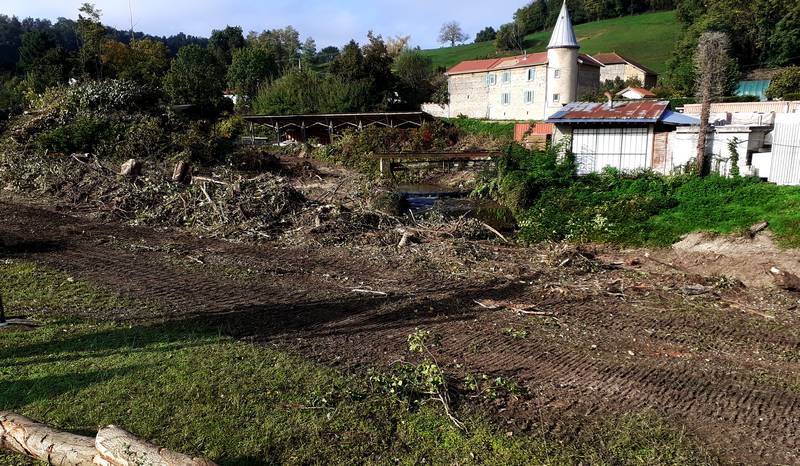 A l�entr�e de Nivolas, des travaux en rivi�re, mais pas de b�tonnage !